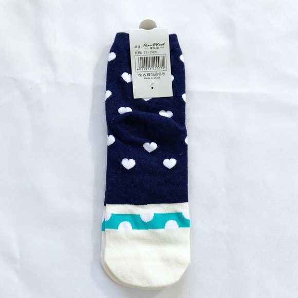 Snowman & Hearts Winter Holiday Multi-colored Cute Socks NWT - Picture 4 of 7